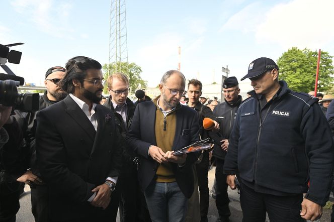 Komornicy na Modlińskiej. Nerwowe starcie przy hali na Białołęce. Ostry konflikt kupców z zarządcą hali