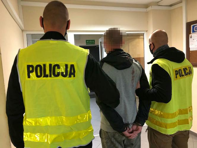 Zaatakował przechodnia nożem do tapet! Rodzina broniła agresora przed policją