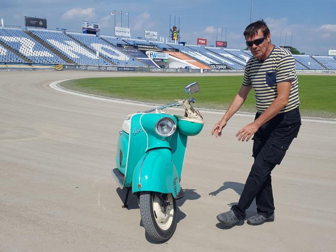 Osy kręciły kółka na stadionie żużlowym w Lesznie. Ogólnopolski zlot skuterów Osa Osieczna-Leszno 