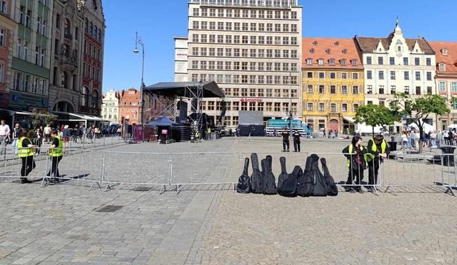 Gitarowy Rekord Świata 2024 we Wrocławiu rozpoczęty! Tak od samego rana wygląda teraz Rynek 