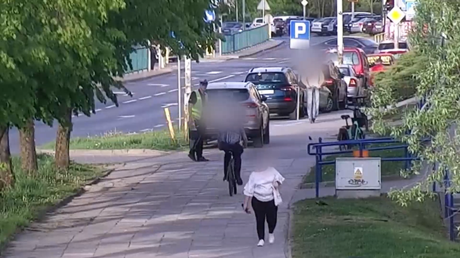 Pijany jak bela rowerzysta jechał zygzakiem po Olsztynie. Wpadł prosto w ręce policji