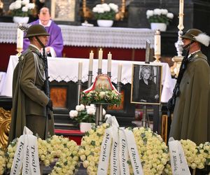 Pożegnali wielką damę polskiej kultury. Kidawa-Błońska przesłała piękny wieniec