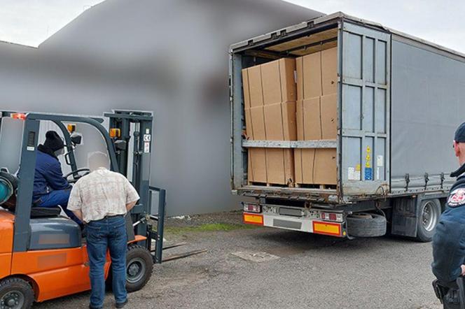 Śląska KAS zatrzymała ciężarówkę wypełnioną nielegalnym tytoniem