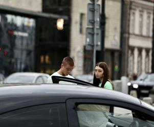 Wjechał w słupki, dostał 1500 zł mandatu. Kolejny wypadek w centrum Warszawy