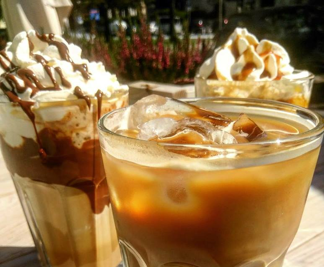 Gorąco? Mamy na to sposób! Oto TOP 10 miejsc, w których wypijesz coś orzeźwiającego [ADRESY, CENY]