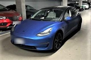 Zorganizowane grupy przestępcze, pranie pieniędzy i narkotyki. Służby odzyskały luksusowe samochody 