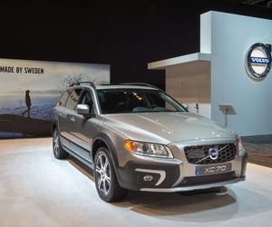 Jakimi samochodami jeżdżą kandydaci na prezydenta 2025? Sprawdziliśmy, co stoi w ich garażach!