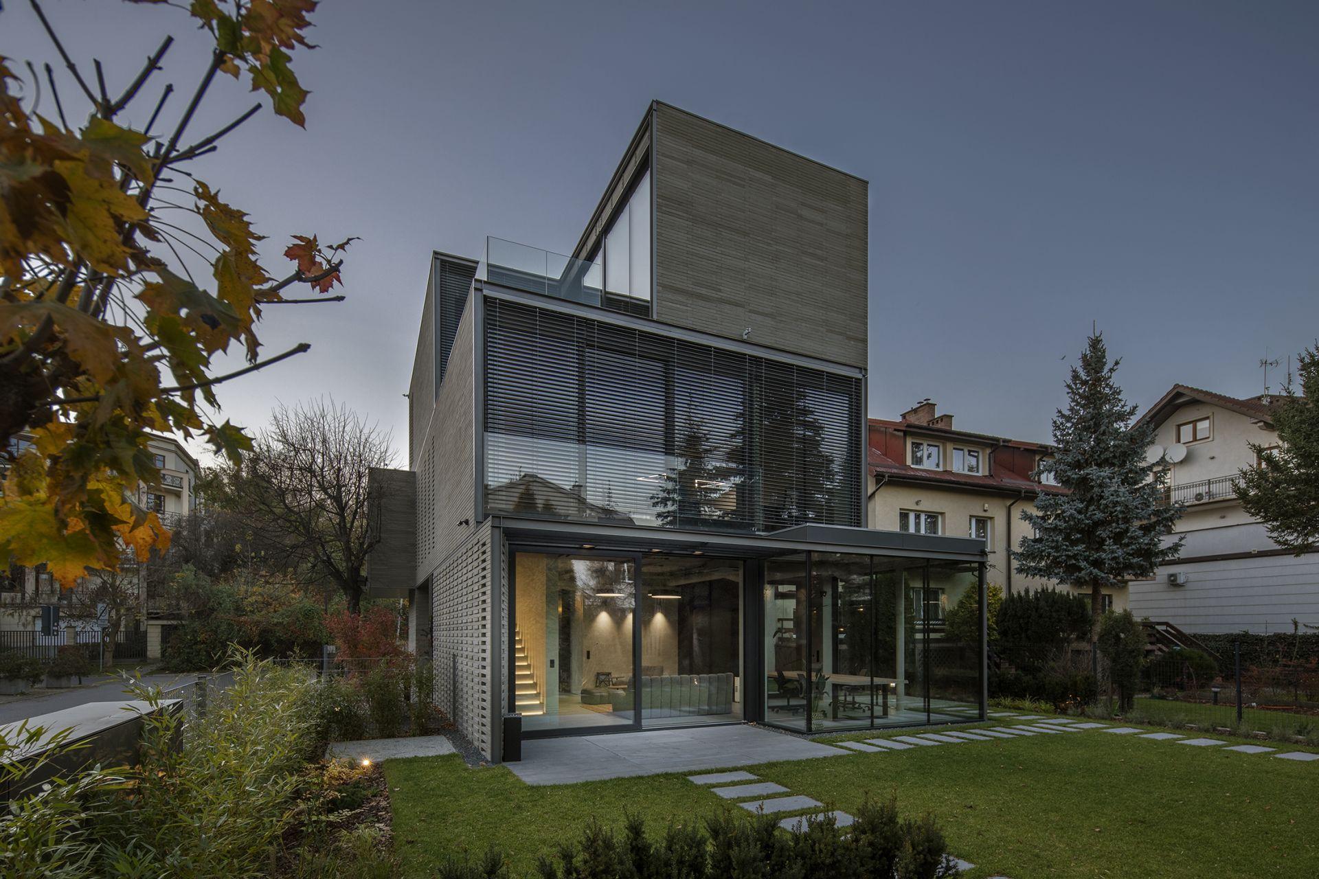 Willa pod Skocznią na warszawskim Mokotowie: nowa realizacja 77STUDIO architektury