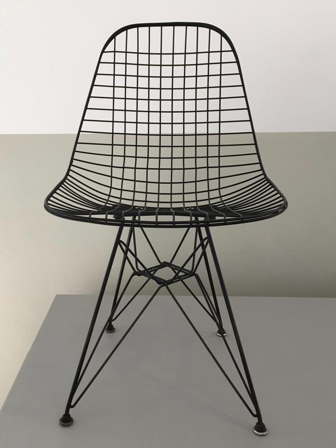 Wire chair