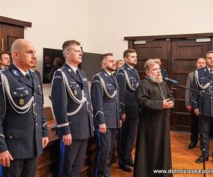 Nowi funkcjonariusze we Wrocławiu. Ponad połowa to policjantki! [ZDJĘCIA]