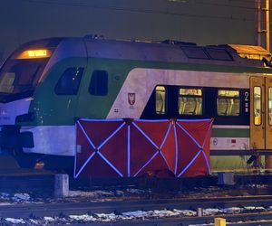 Śmiertelne potrącenie przez pociąg w Warszawie. Pieszy wtargnął pod rozpędzony skład. Zginął na miejscu