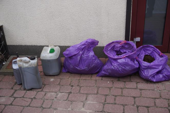 Protest rolników w Białymstoku. Siano i obornik przed biurem marszałka Hołowni