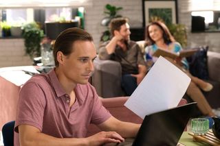 M jak miłość odc. 1829. Olek (Maurycy Popiel), Aleksandra (Małgorzata Pieczyńska), Marcin (Mikołaj Roznerski)