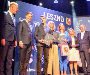Wręczono Leszczyńskie Laury Oświaty. Zdolnym uczniom ze szkół w Lesznie