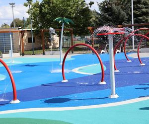 Nowy wodny plac zabaw z atrakcjami czeka na najmłodszych. Wstęp jest bezpłatny