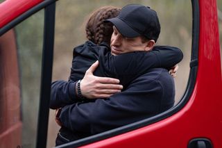 Barwy szczęścia, odcinek 3244: Wdzięczna Celina po zatrzymaniu oszusta Andrzeja wpadnie Łukaszowi w ramiona! Znów będą razem? - ZDJĘCIA