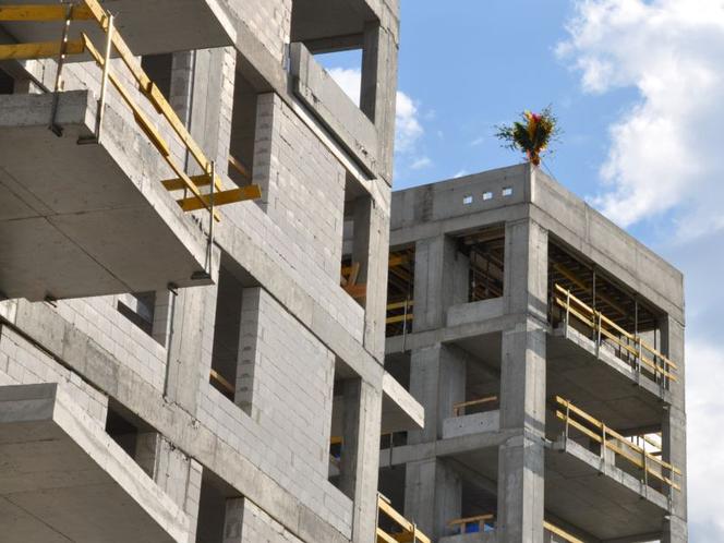 Apartamenty przy Krasińskiego w Warszawie. Na inwestycji zawisła wiecha