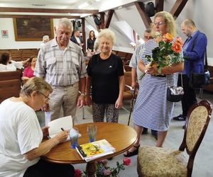 Uczestnicy wydarzenia mogli posłuchać o dotychczasowych dokonaniach literackich Renaty Chojeckiej