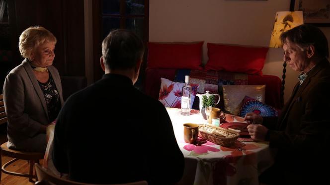 M jak miłość, odcinek 1508. Kisielowa (Małgorzata Różniatowska), Robert Żak (Krzysztof Tyniec), Leon (Dariusz Toczek)