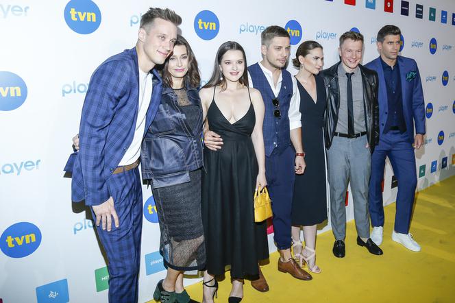 Na Wspólnej: Darek (Michał Mikołajczak), Bruno (Dawid Czupryński), Mikołaj (Krzysztof Wieszczek), Kasia (Julia Chatys) Igor (Jakub Wesołowski)