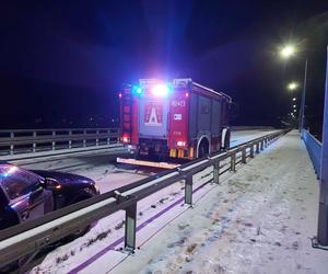 Starachowice. Zderzenie kilku samochodów na wiadukcie