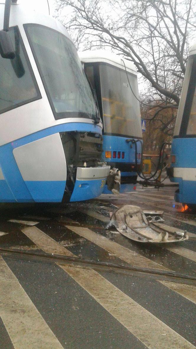 Zderzenie dwóch tramwajów obok Dworca Świebodzkiego