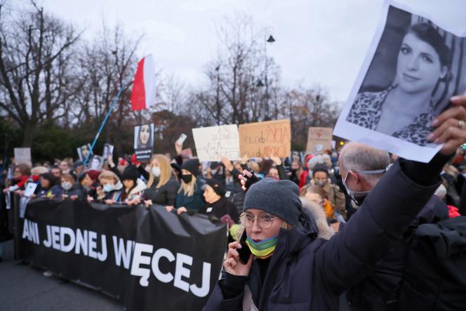 Ani jednej więcej. Protest w Warszawie sobota 6 listopada [ZDJĘCIA]
