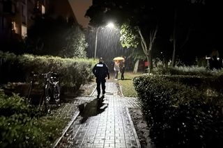 Z mieszkania na Mokotowie wydobywał się dym. W środku znaleziono ciało mężczyzny. Leżało wśród szalejących płomieni