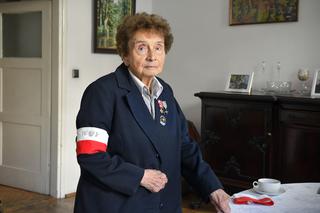 Sanitariuszka „Sławka” wspomina wydarzenia sprzed 75 lat i opowiada o wartościach przekazanych młodszemu przyjacielowi