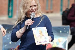 Zaczytana Galeria Kazimierz: Wielka Zbiórka Książek i inspirująca... ławka!