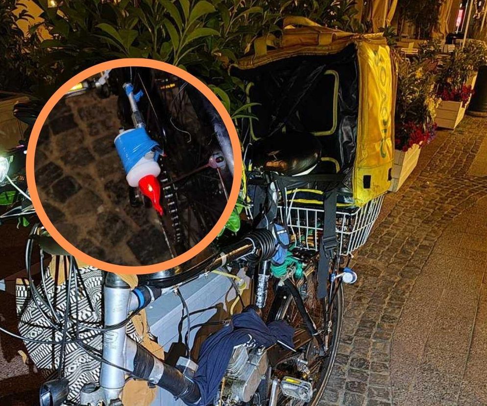Nietypowy motorowerzysta w Sopocie. Dostarczał jedzenie ze zniczem zamiast światła
