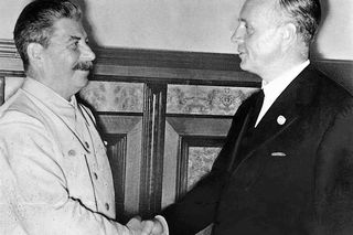86 lat temu ZSRR zdradziecko wbił Polsce nóż w plecy. Pakt Ribbentrop-Mołotow ujawnia kulisy agresji