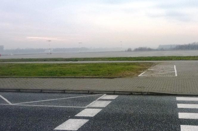 Remont drogi startowej na lotnisku wojskowym