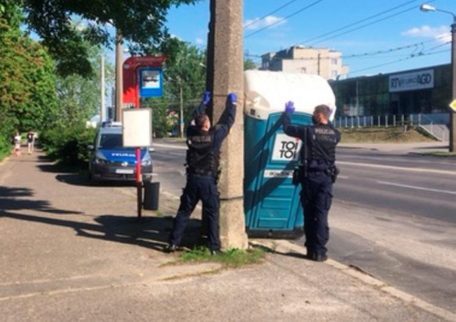 Poprawiali...TOI TOI-a po wandalu. Nietypowa interwencja policji w Lublinie