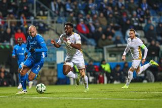 Mlada Boleslav - Jagiellonia Białystok WYNIK: Kryminał w obronie, głupia czerwona kartka. Jedna z najgorszych drużyn ograła Jagę