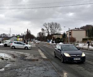 Mieszkańcy zapalili znicze w Zawadzie. To tam w koszmarnym wypadku zginęła trójka nastolatków