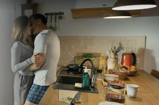 Barwy szczęścia odc. 3020 po wakacjach. Kasia (Katarzyna Glinka), Mariusz (Rafał Cieszyński)