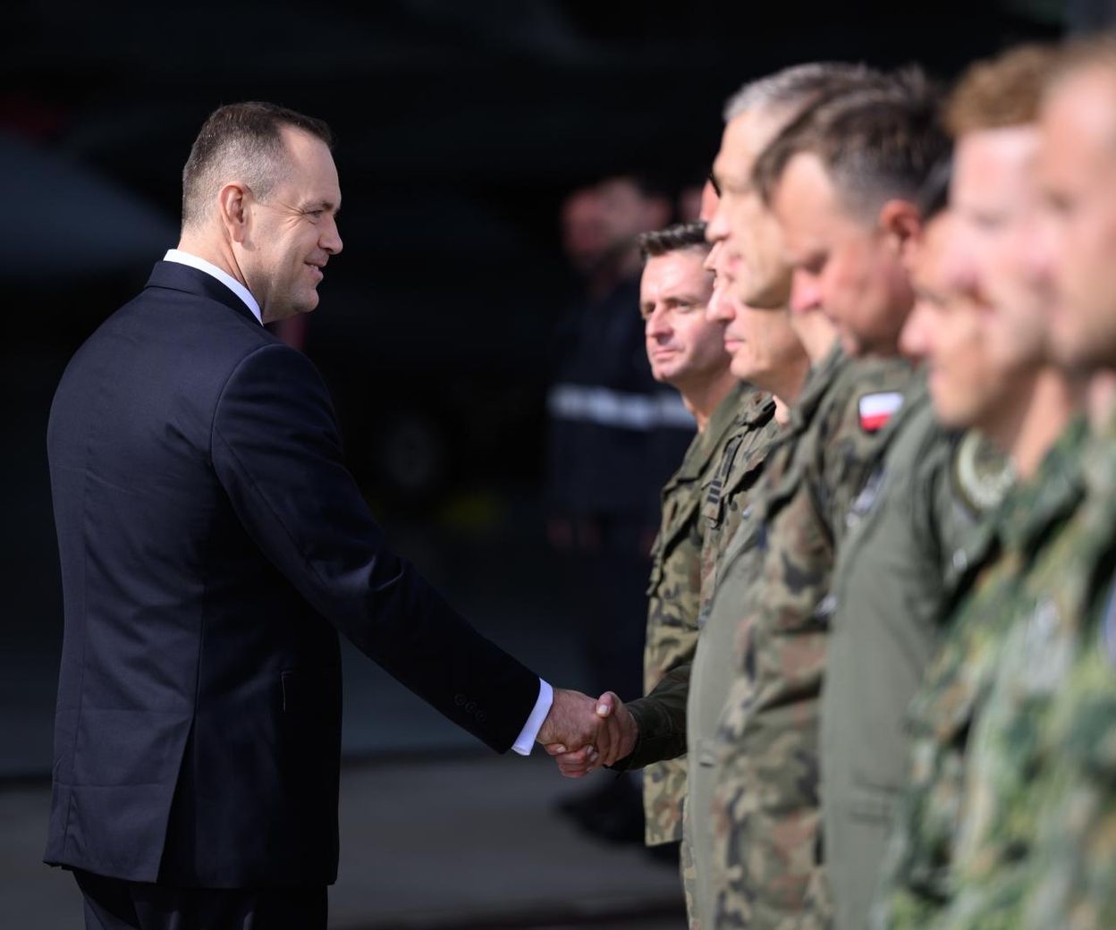 „Nie wystraszyliśmy się sowieckiego żołnierza, nie wystraszymy się dronów”. Prezydent Nawrocki w bazie w Krzesinach