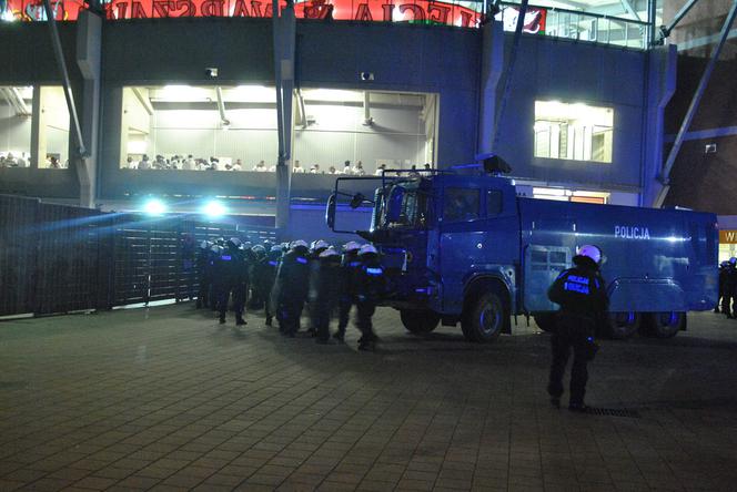 Sześciu kibiców Legii zatrzymanych przed meczem z Widzewem