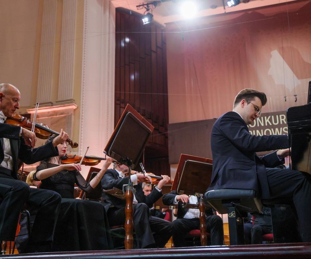 Piotr Alexewicz z Polski podczas drugiego dnia finału Konkursu Chopinowskiego w sali koncertowej Filharmonii Narodowej w Warszawie