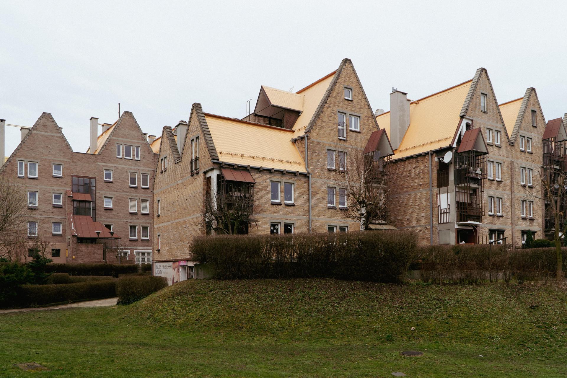 Osiedle Nad Jamną - zdjęcia. Zobacz wyjątkowe osiedle z wielkiej płyty; stoi pod Katowicami