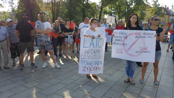 "Dość trucia!": Mieszkańcy Skawiny protestują [WIDEO, ZDJĘCIA, AUDIO]
