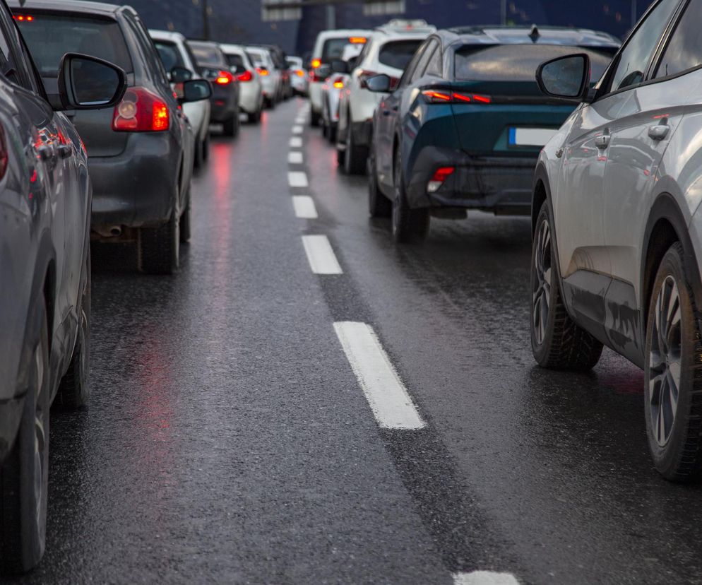 Wysokie stężenie substancji rakotwórczych. Ekspertka ostrzega przed pyłem drogowym w Warszawie