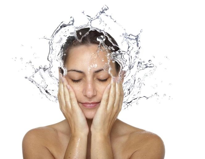 Sebum (łój skórny) na twarzy i włosach. Jak ograniczyć wydzielanie sebum?