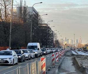 Koszmarny wypadek w Warszawie. Autobus miejski potrącił 12-latkę. Dziewczynka trafiła do szpitala