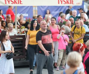 Potańcówka przed teatrem w Katowicach