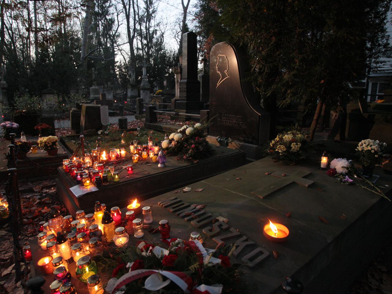 Na tych cmentarzach pochowano znane osoby