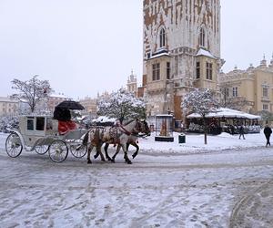 Kraków cały w śniegu 2022. Tak wygląda stare miasto podczas zimy