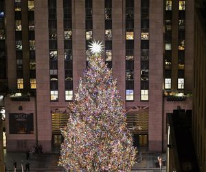 Najsłynniejsza choinka świata już zachwyca na Manhattanie