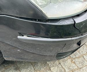 Piesza wbiegła pod samochód w centrum Warszawy